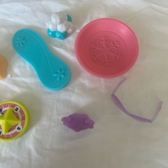 Littlest Pet Shop Winter Snow Fun Accessories Set - Picture 10 of 15